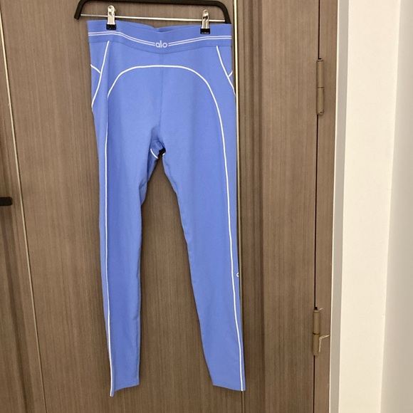 ALO Yoga Women’s Blue Sports Bra Set - Picture 7 of 13